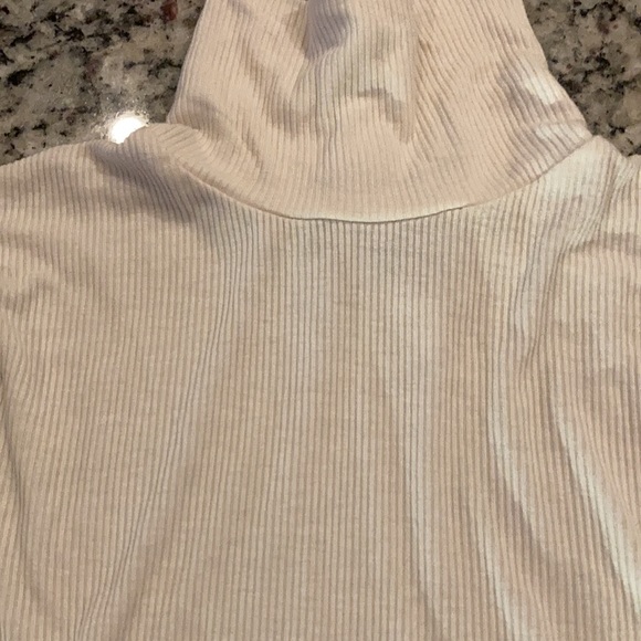 Urban outfitters ribbed turtleneck - Picture 2 of 5